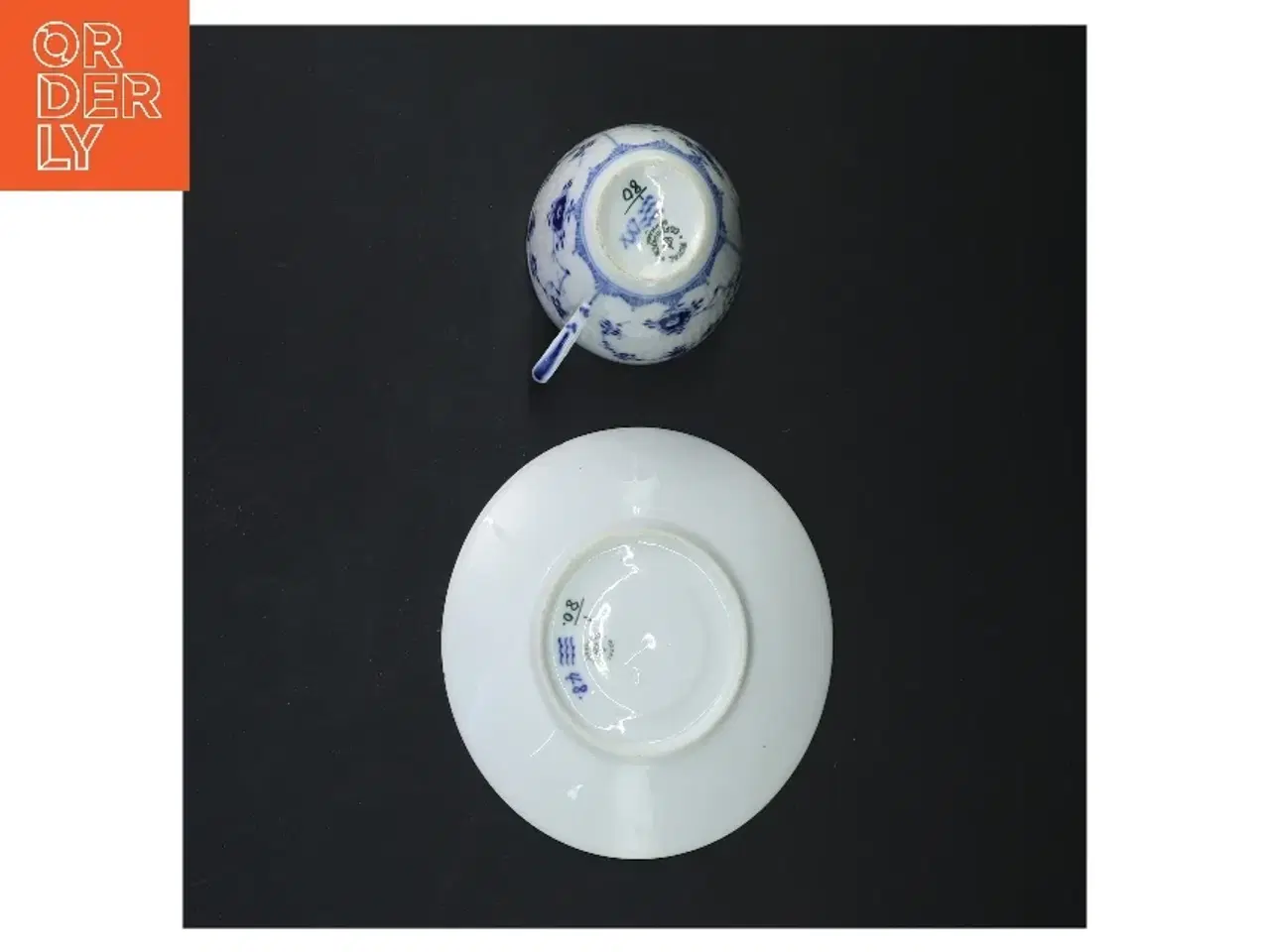 Billede 6 - Kaffekopper og underkopper i porcelæn, musselmalede, fra Royal Copenhagen (str. Ø 12 og Ø 6,5 cm)