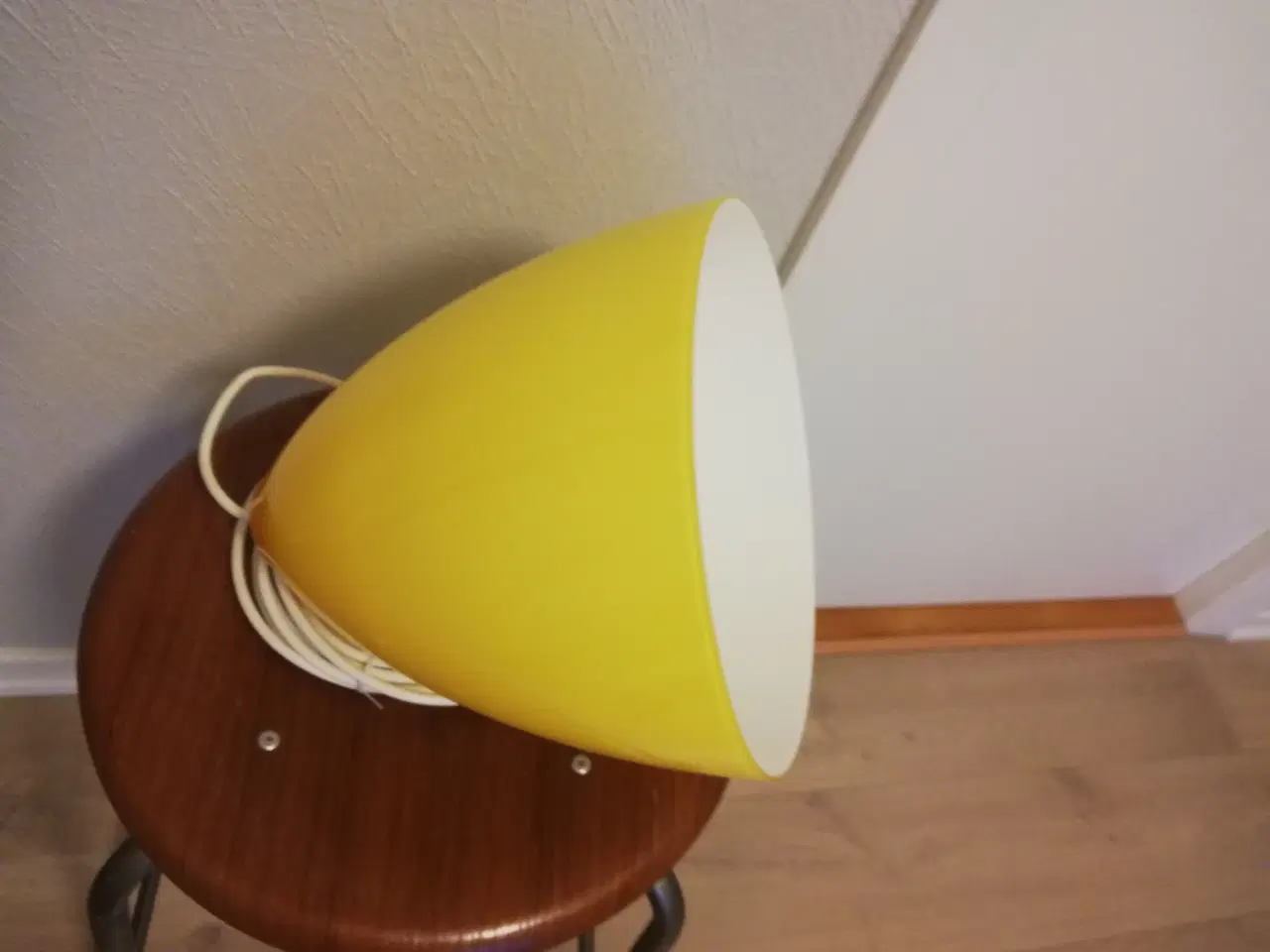 Billede 3 - Gul loftlampe i akryl retro