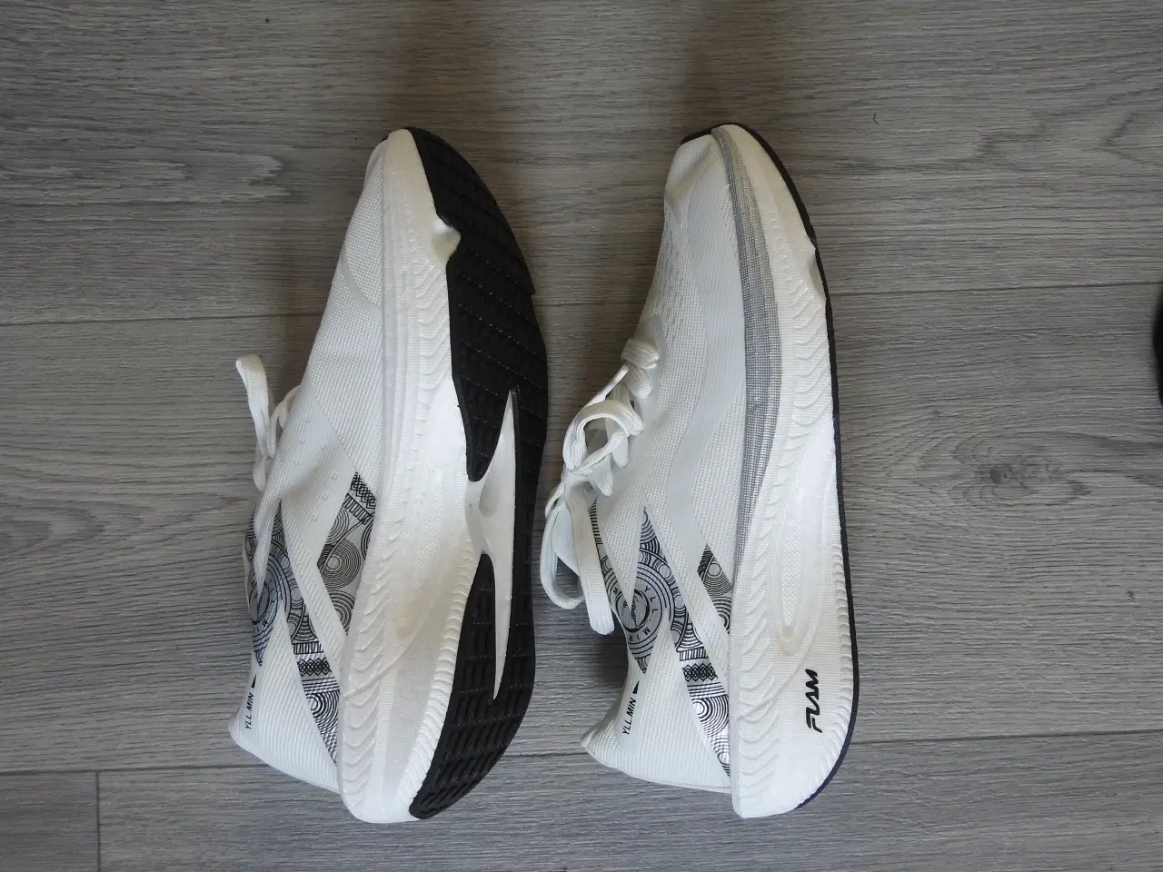 Billede 2 - løbesko i hvid