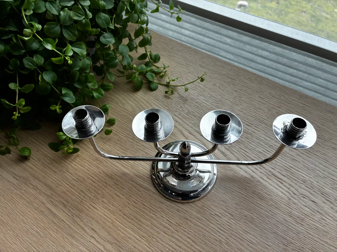 Billede 3 - Firearmet lysestage i pletsølv