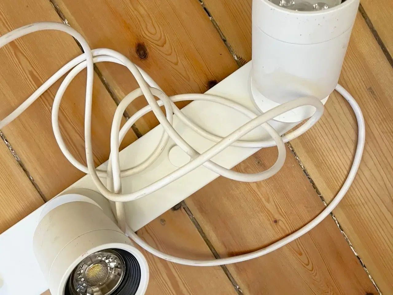 Billede 4 - Loftlampe - skinne med 4 LED-spots