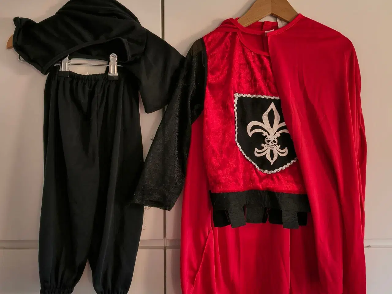 Billede 1 - Ridder udklædning 