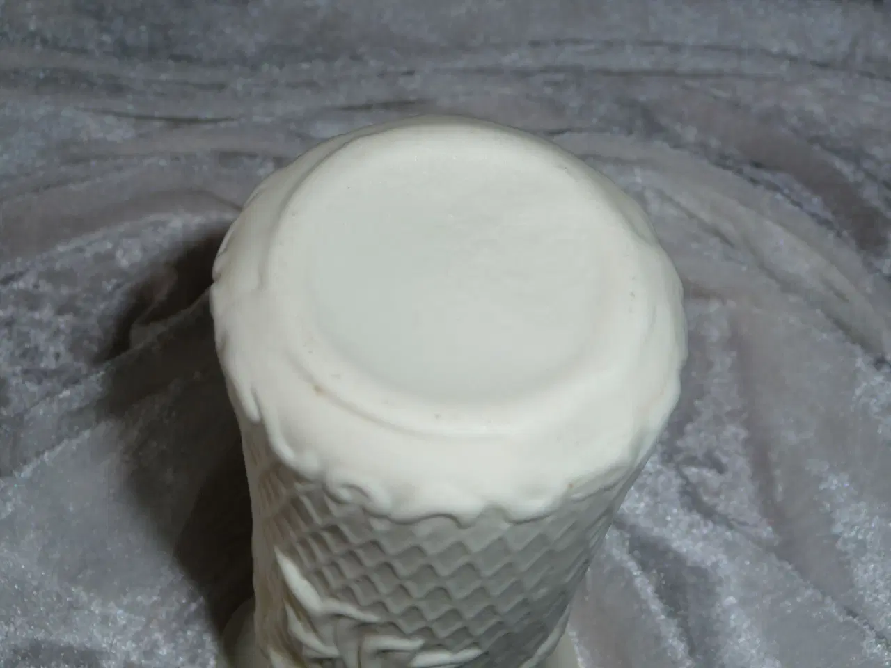 Billede 5 - hvid porcelænvase uden glasur
