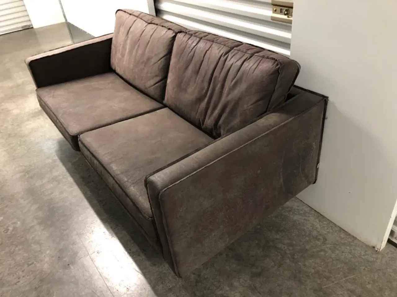 Billede 3 - Komfortable sofa, I neutrale farve.