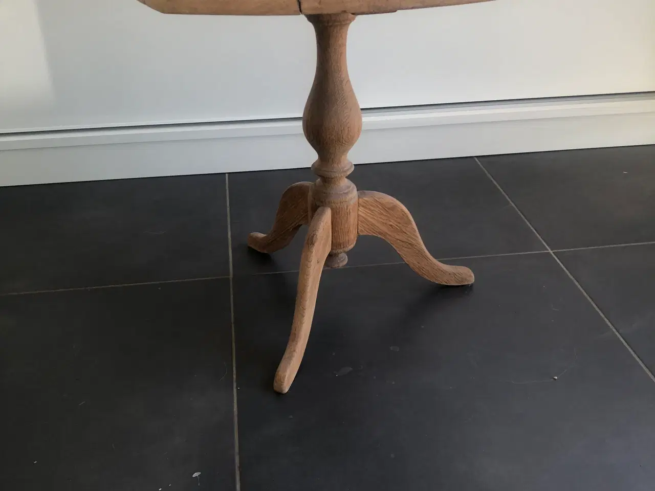 Billede 1 - Sidebord afsyret egetræ