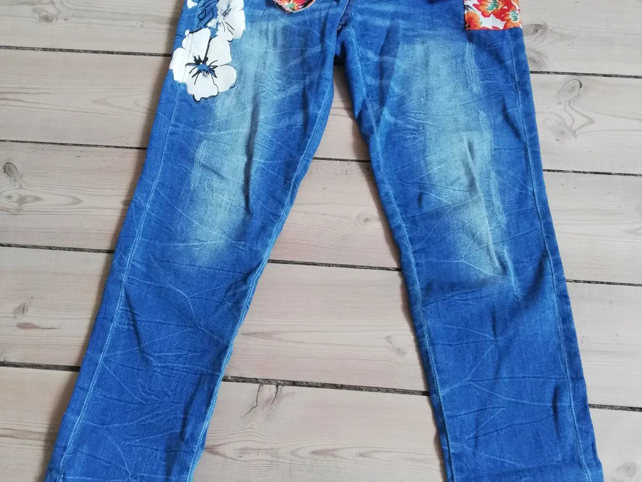 Billede 3 - Jeans med  blomster 