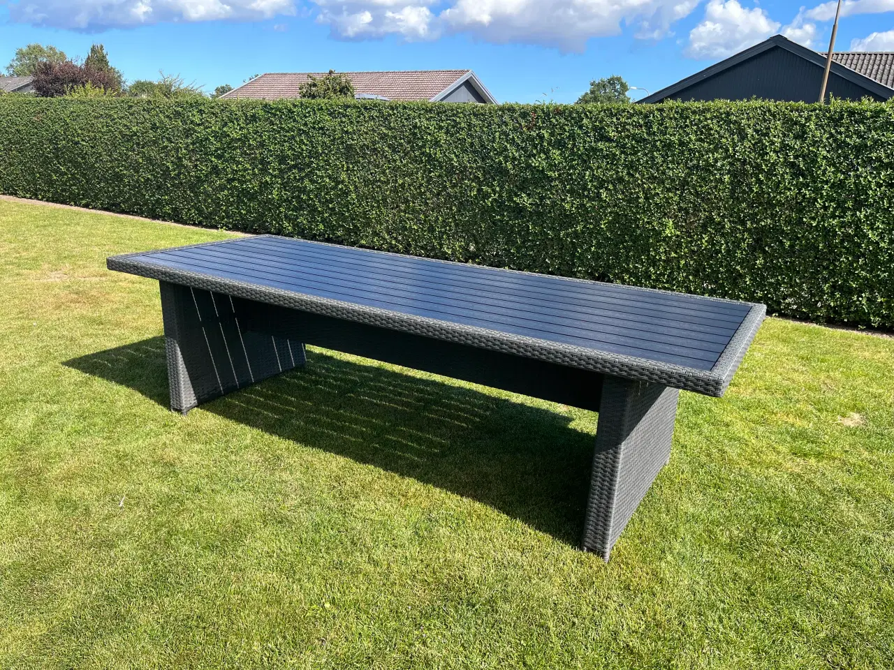 Billede 3 - Havebord i flet 