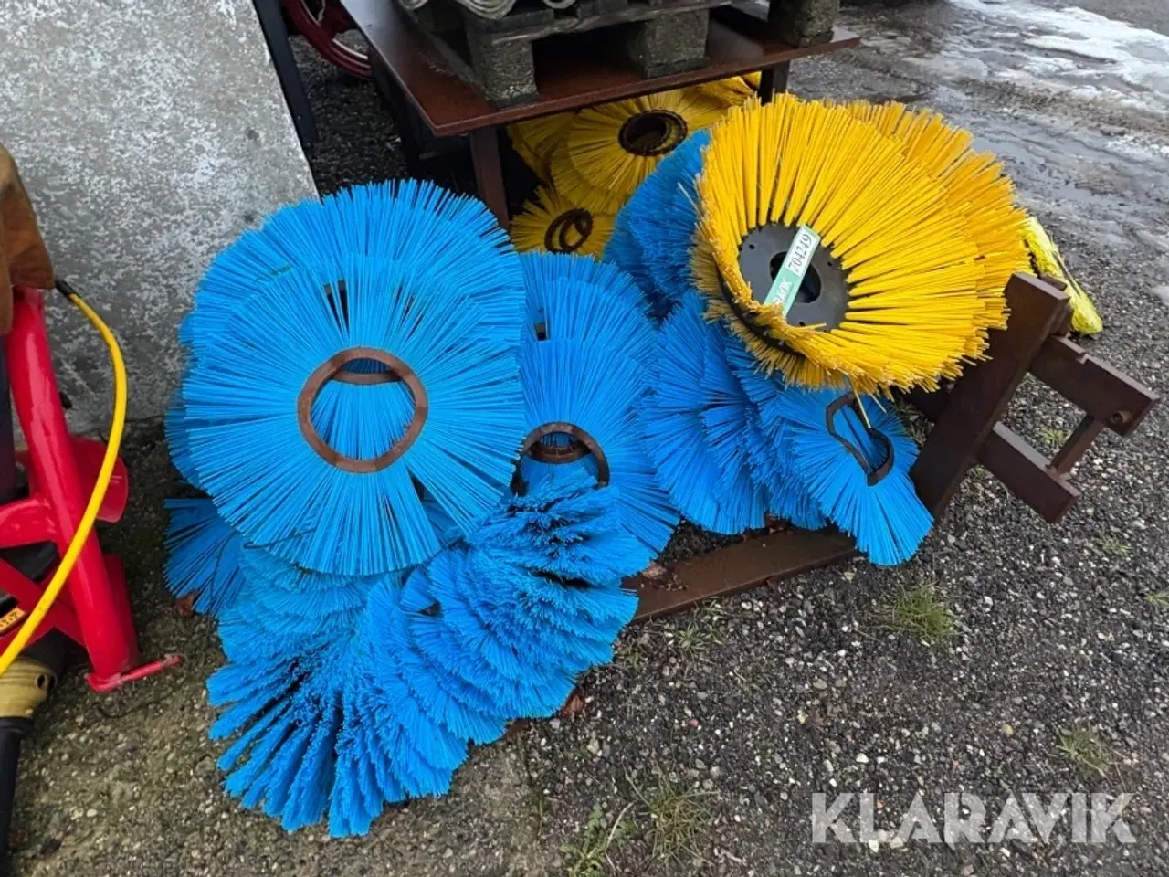 Billede 2 - Blandet lot af børster til koste