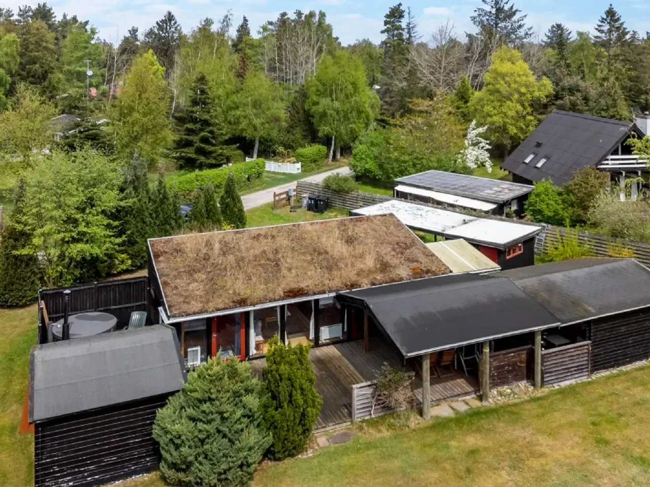 Billede 1 - Nyd roen i mormors sommerhus.