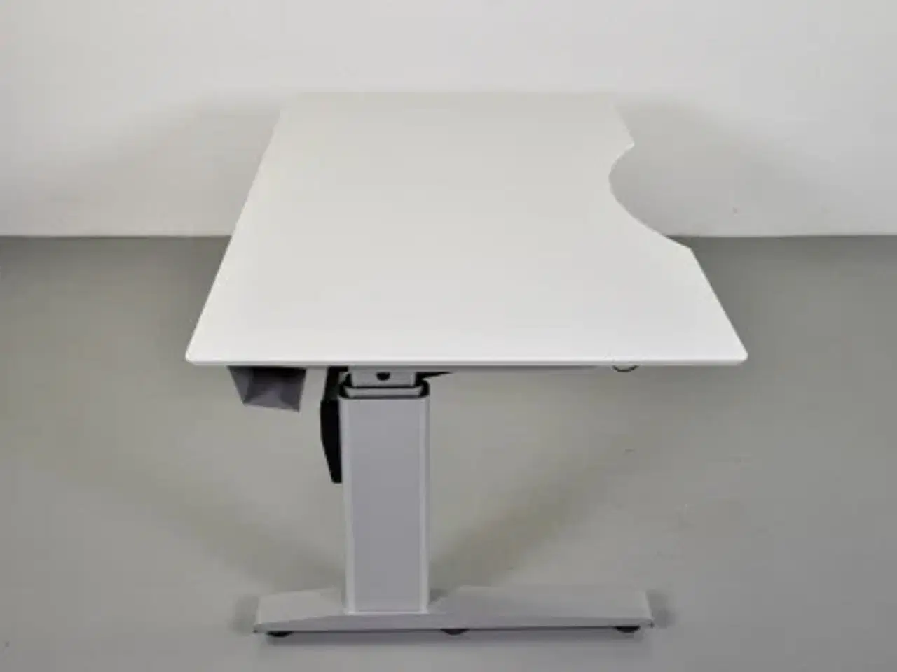 Billede 2 - Hæve-/sænkebord med hvid plade med mavebue på alugrå stel