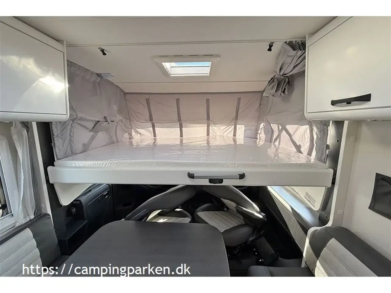 Billede 9 - 2026 - SunLight I 68 Adventure Edition   Sunlights flagskib med enkeltsenge, automatgear, 180hk og 4.400 kg. chassis