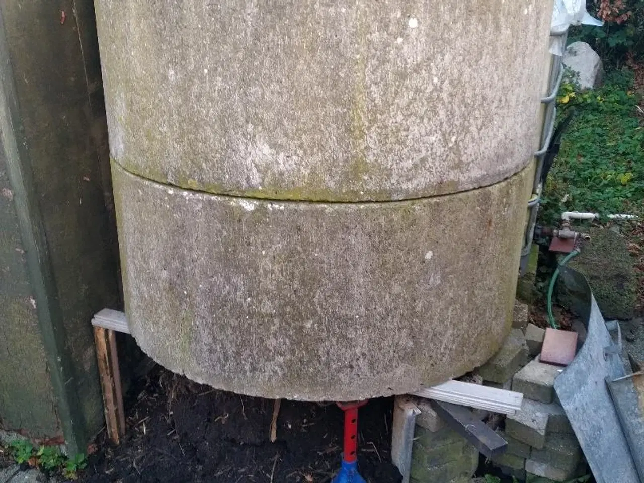 Billede 1 - 2 brøndringe kan afhentes gratis mål 112x50