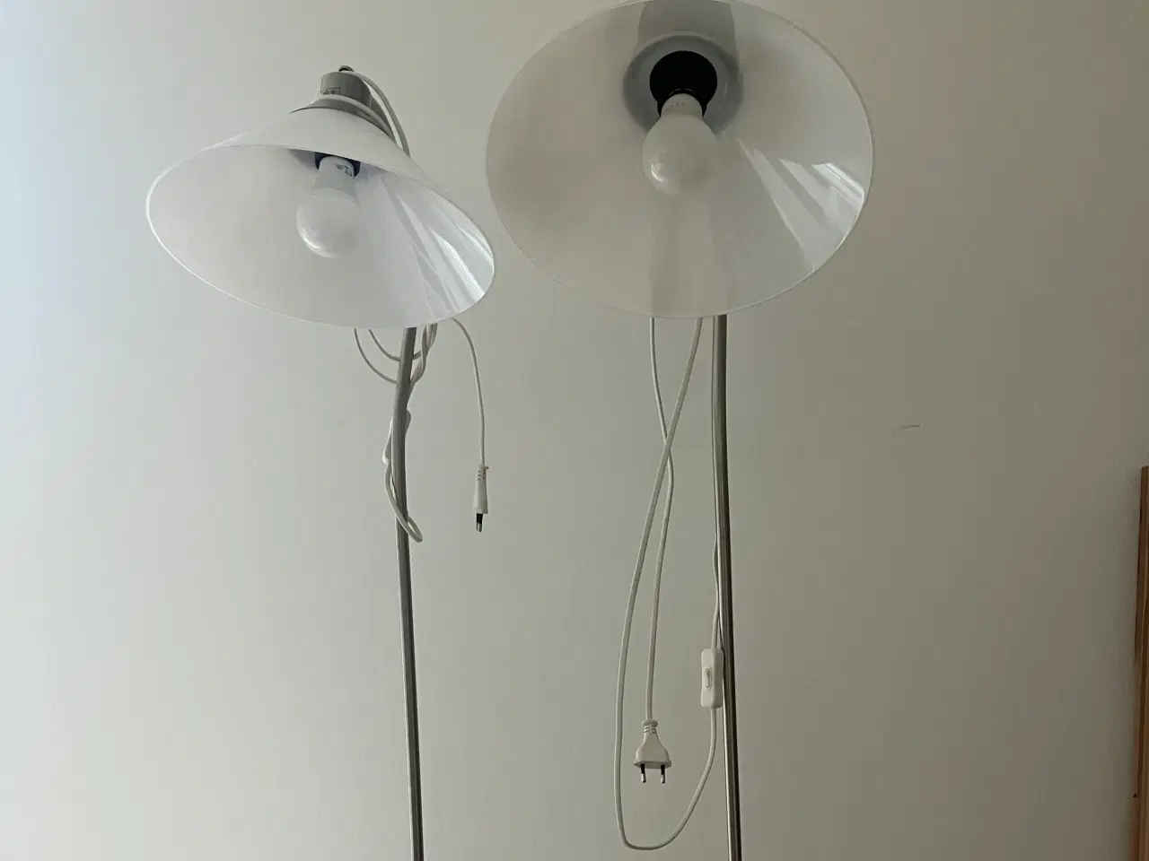 Billede 1 - 2 stk fine standerlamper fra IKEA