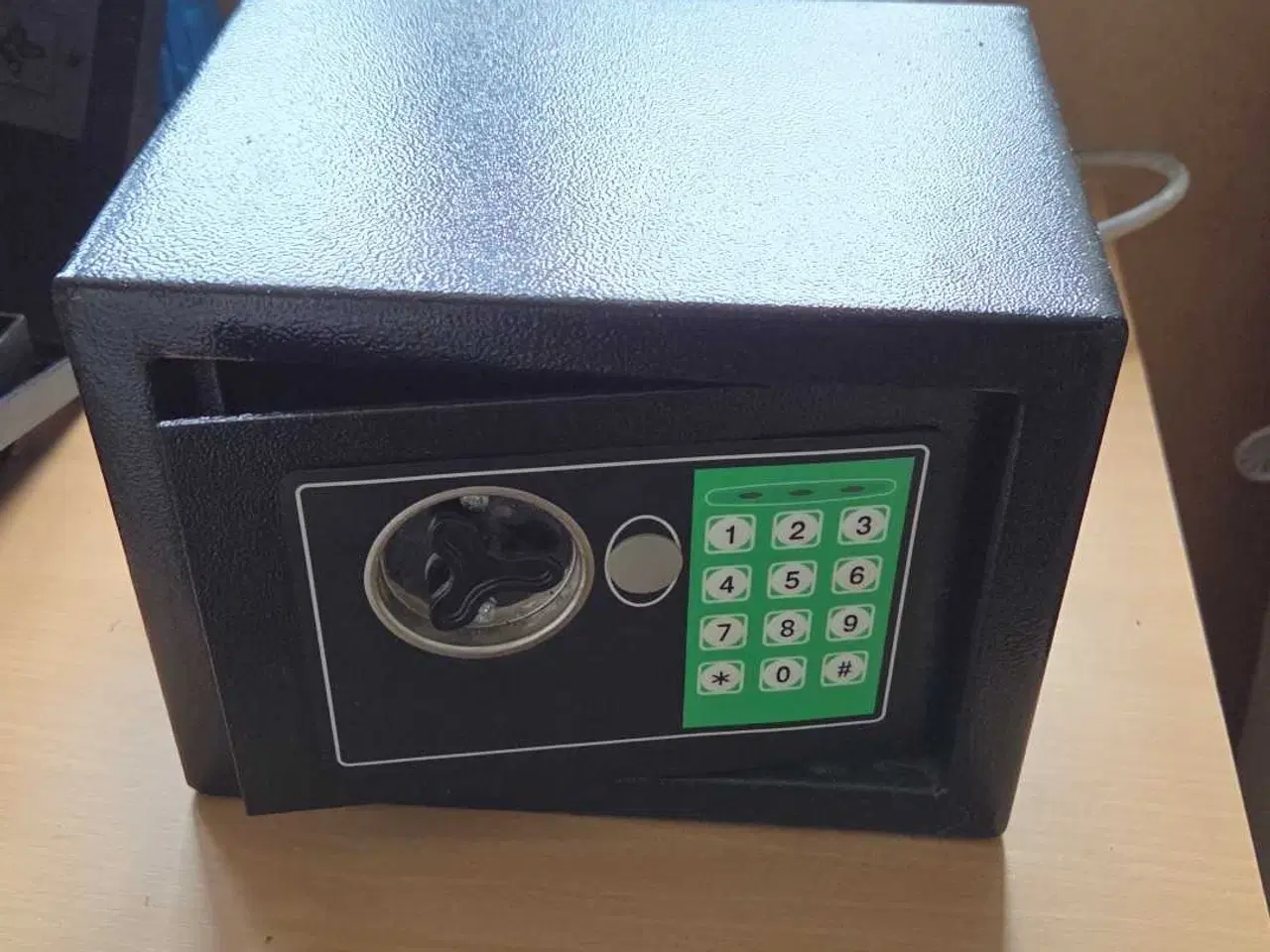 Billede 1 - Verdi skab