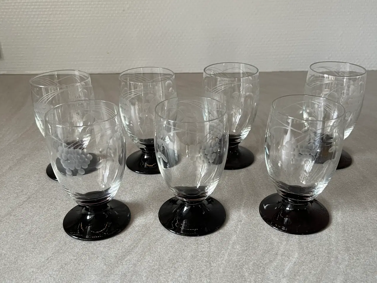 Billede 1 - 7 glas med sort fod