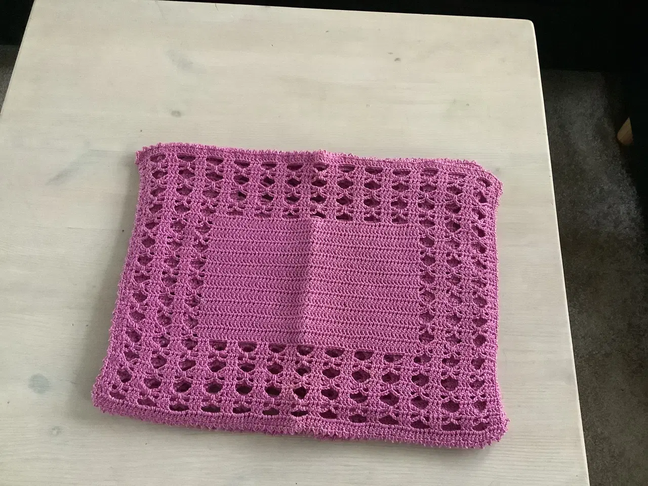 Billede 1 - 4 stk lilla hæklede dækkeservietter 