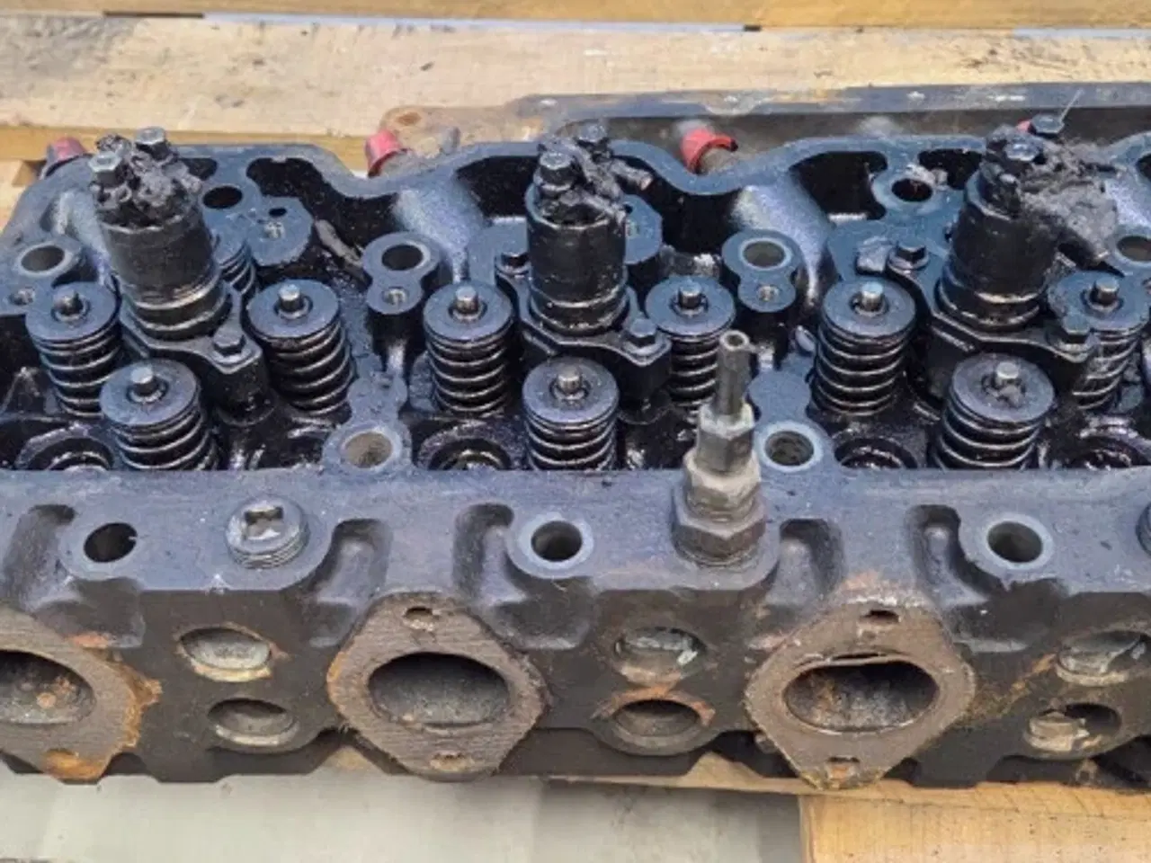 Billede 5 - Case 821E Cylinderhoved 2831279