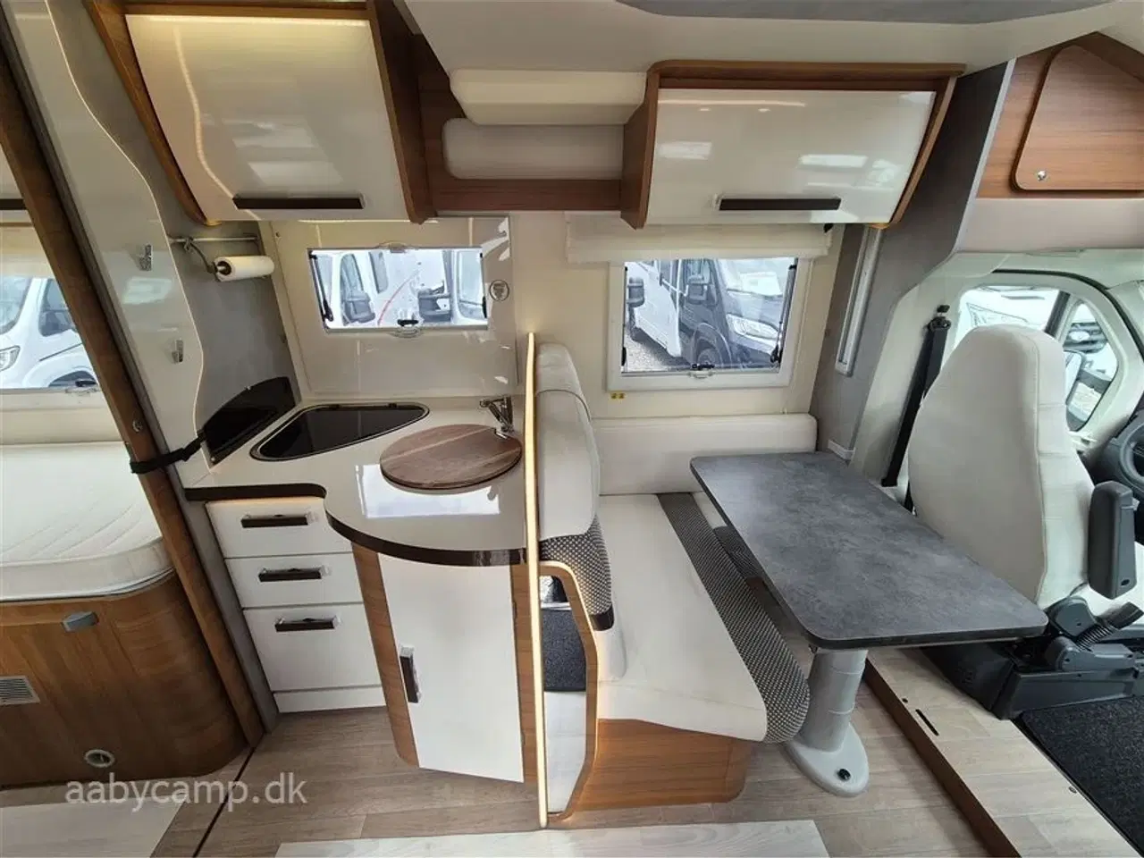 Billede 9 - 2022 - Elnagh Baron 575 Markise. solcelle. lithium batteri. inverter. cykelstativ. undervognsbehandlet. LPG fyldegas. Fuld service. 5 selepladser. Kun 41,000 km.