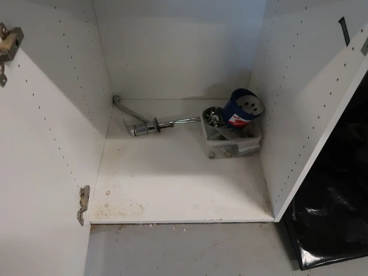 Billede 17 - Arbejdsbord med indhold