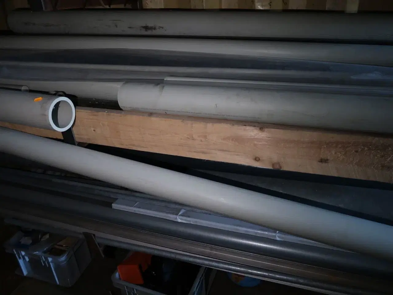 Billede 9 - Grenreol med div. Tagrender, rør m.m.