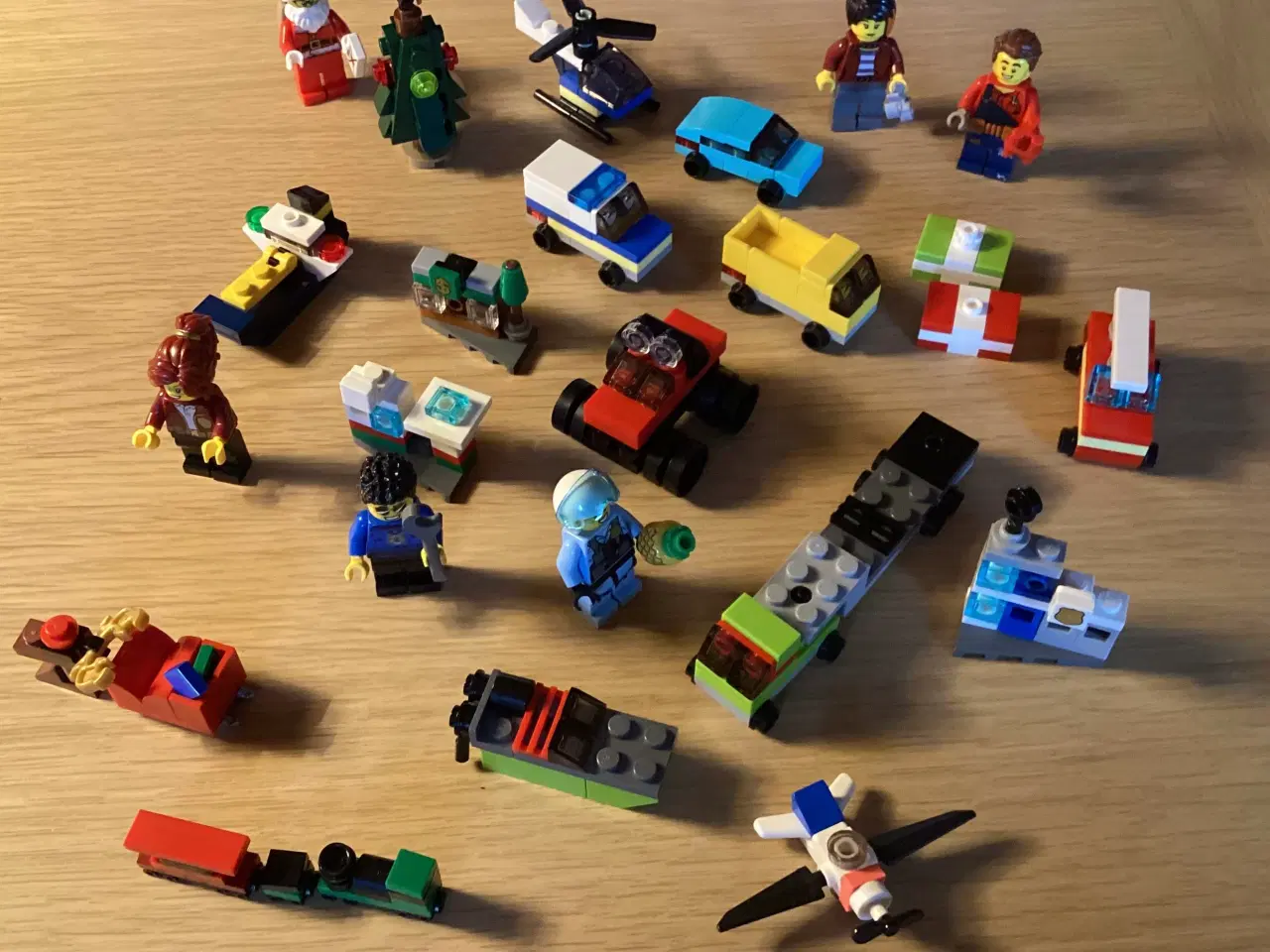 Billede 4 - Lego Julekalender år 2020, det er kun Legoklodser