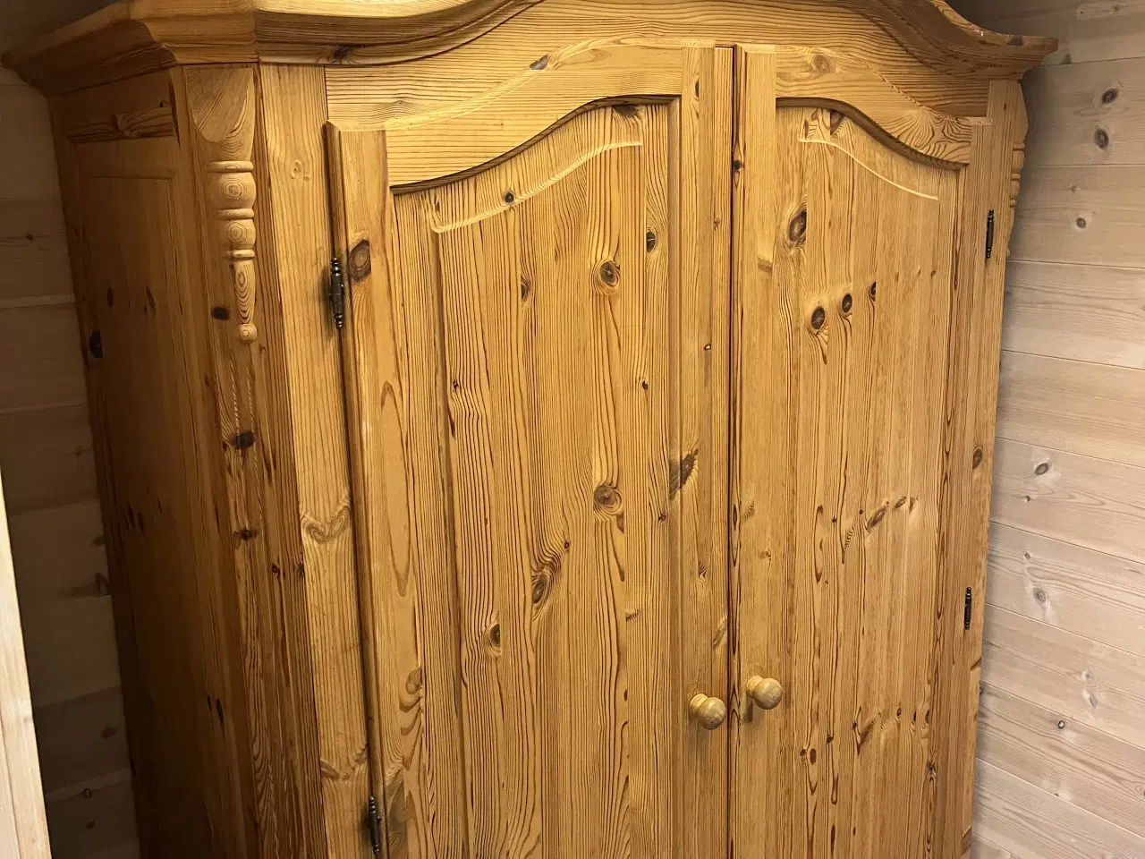 Billede 2 - Antikt karlekammerskab