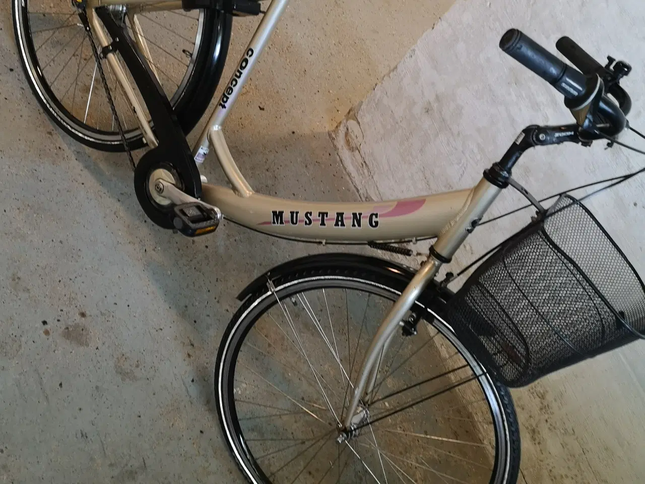 Billede 13 - Mustang concept 28" 55cm  dæk som ny , for- og bag