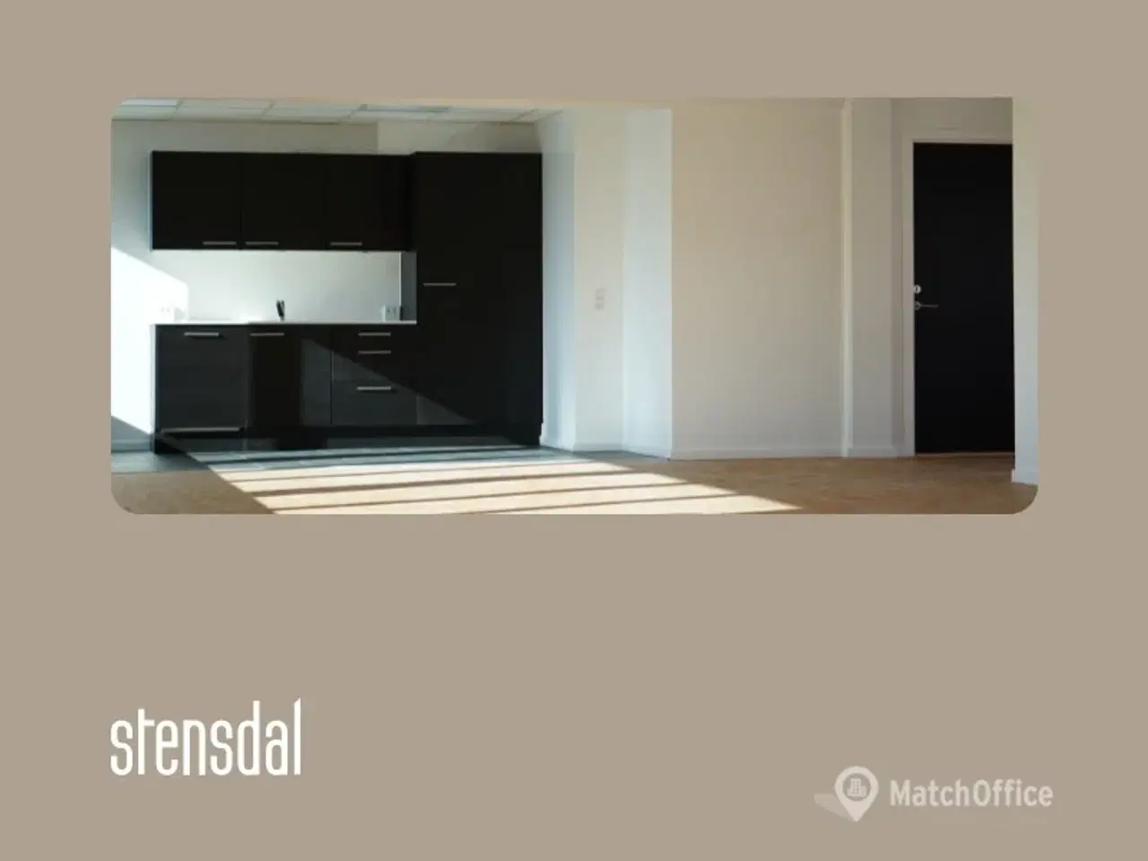 Billede 1 - Et lejemål med åbne rum der oser af skråsikker attitude og selvsikkerhed