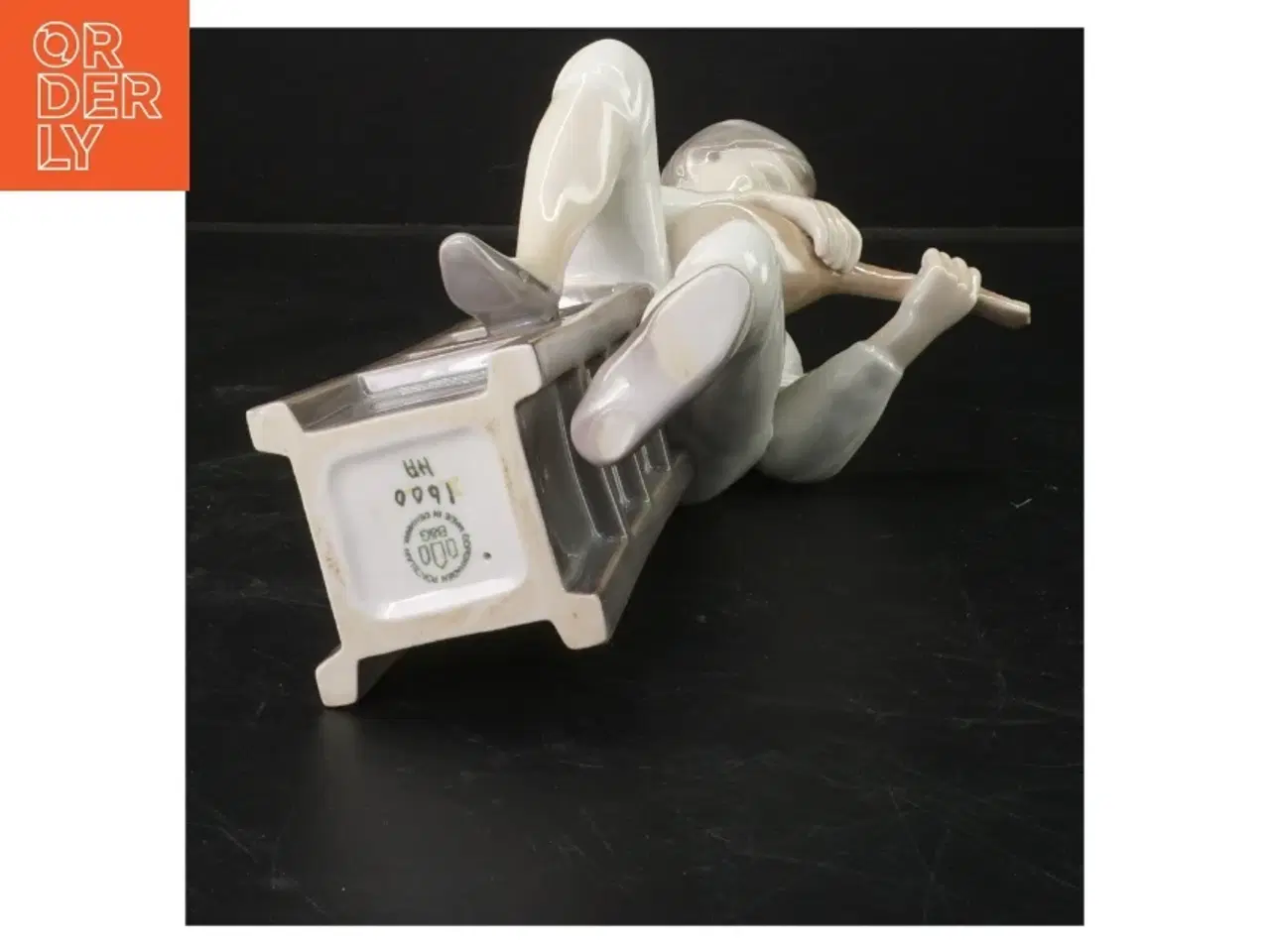 Billede 1 - Porcelænsfigur af mand med mandolin fra B&G (str. 30x9 cm)