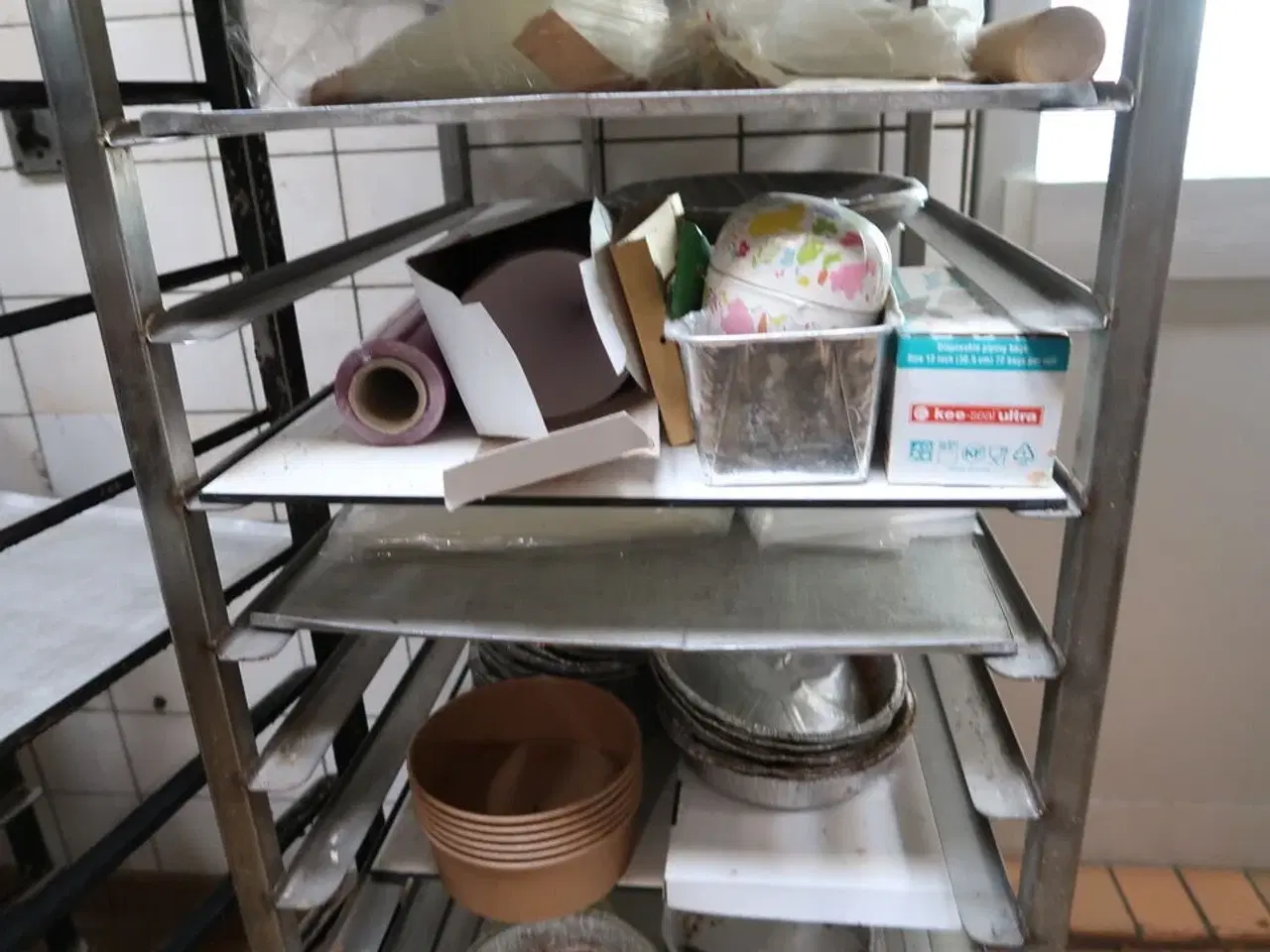 Billede 4 - 2 stk. stikvogne med div. Bageplader og forme