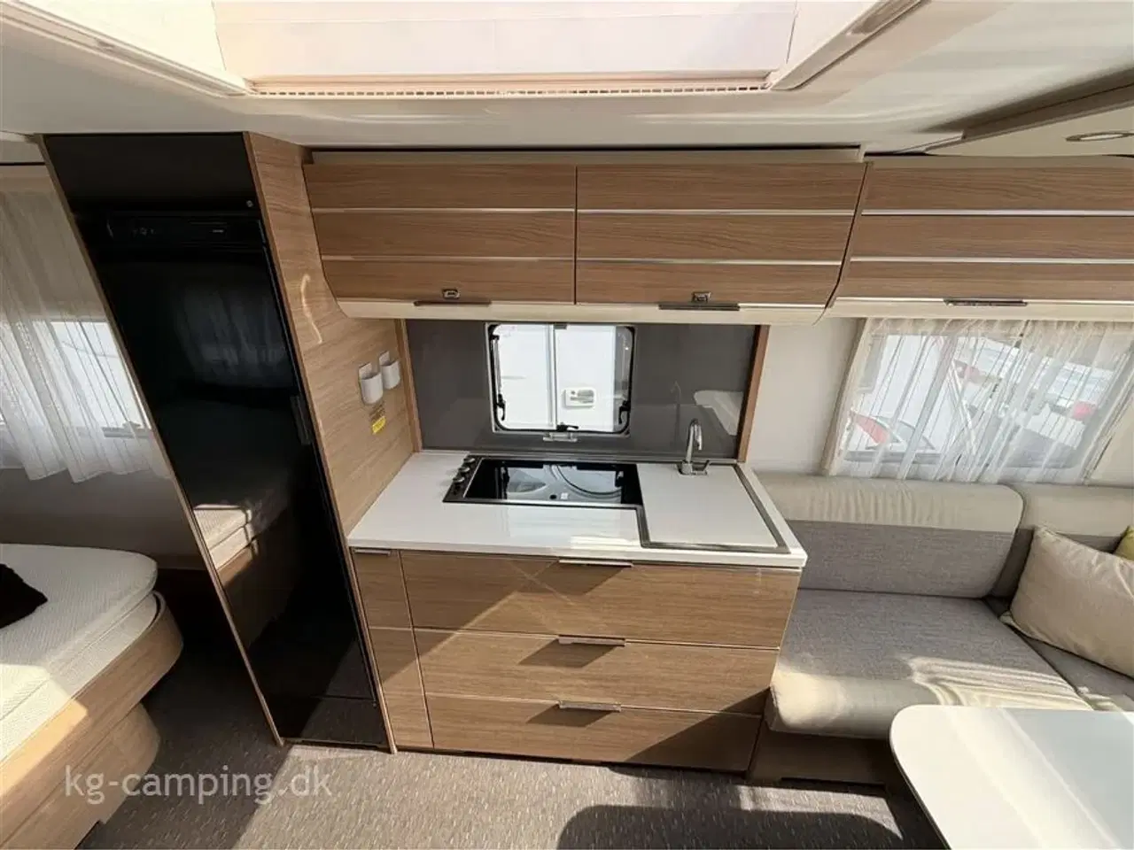 Billede 8 - 2020 - Adria Adora 613 UT Fritstående dobbeltseng, Sunshine Plus, Mover, Klima anlæg.