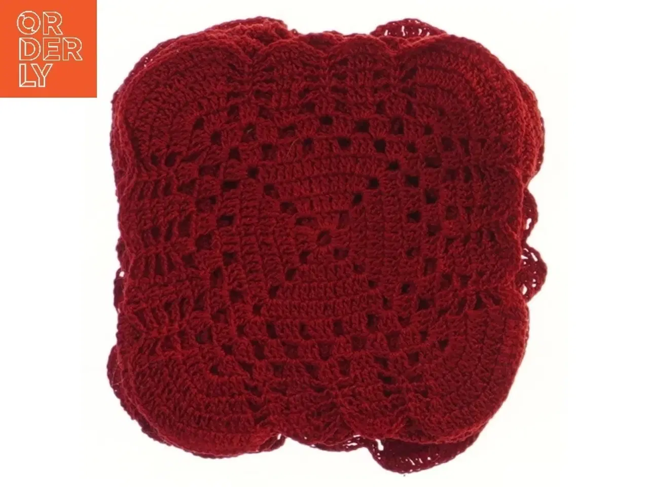 Billede 1 - Røde hæklet dækkeservietter (str. 14x14 cm)