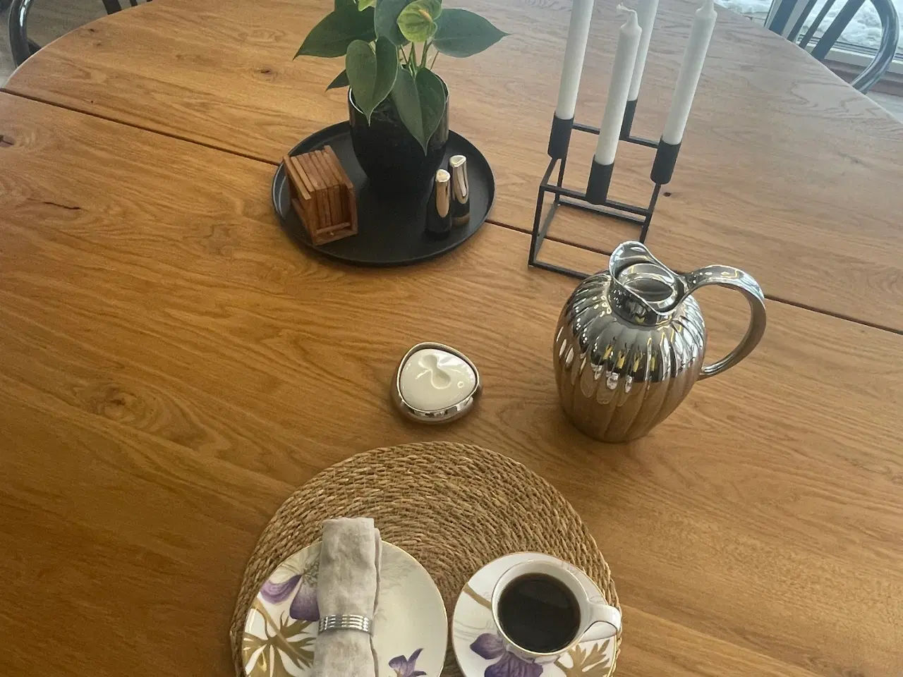 Billede 6 - Flot rundt massivt egetræs spisebord 