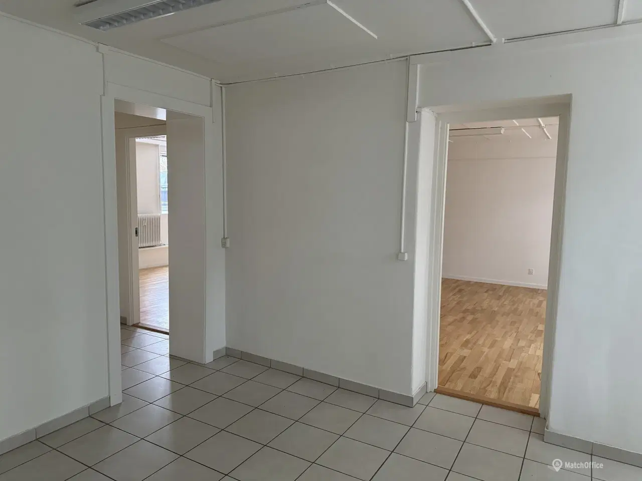 Billede 5 - Lyse kontorlokaler i høj kld. udlejes.