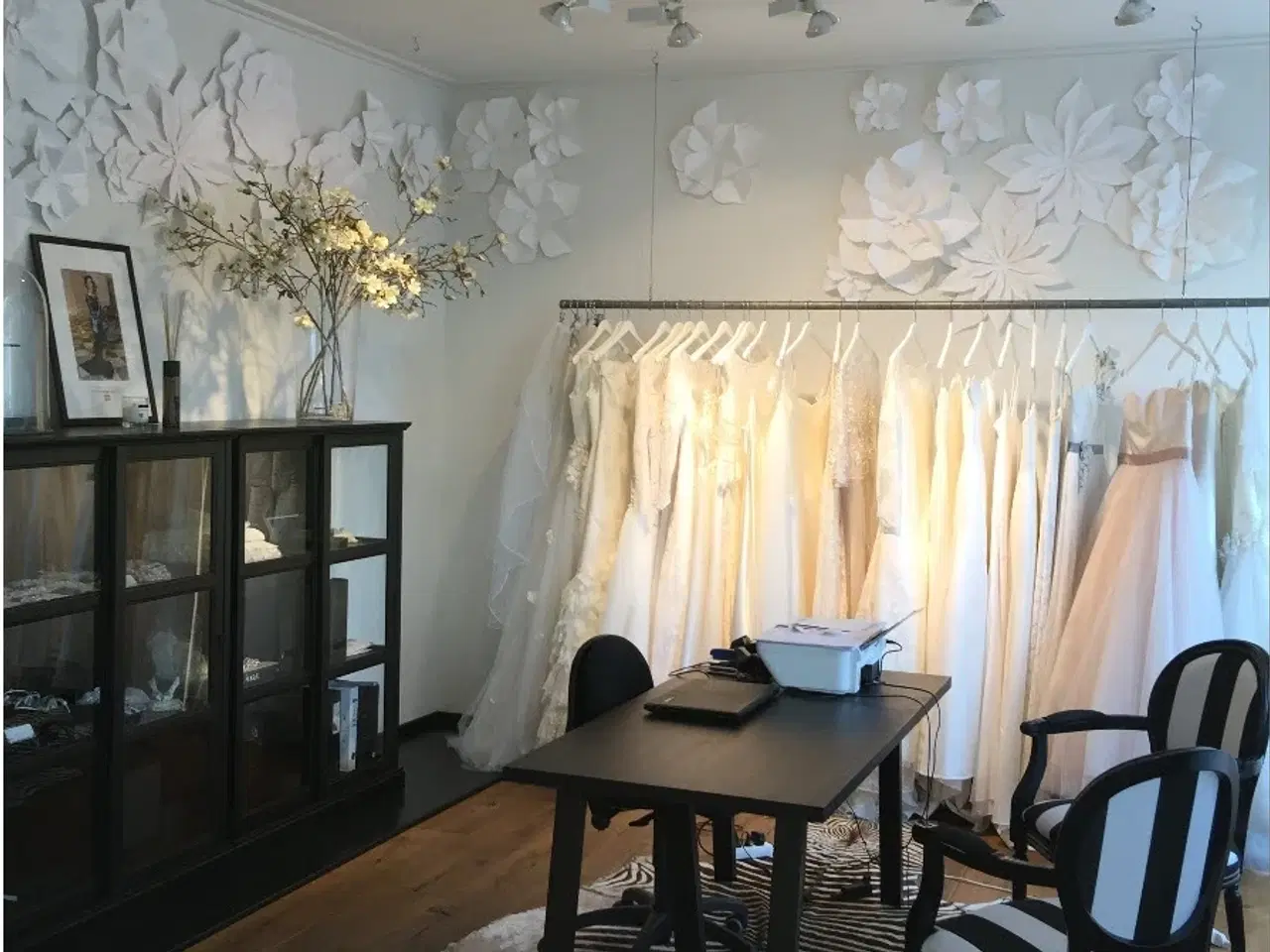 Billede 3 - Eksklusive lokaler på Strandvejen i Klampenborg.