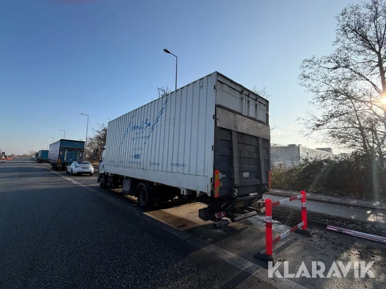 Billede 2 - Renault lastbil – med skiftelad, lift og container Renault Midlum