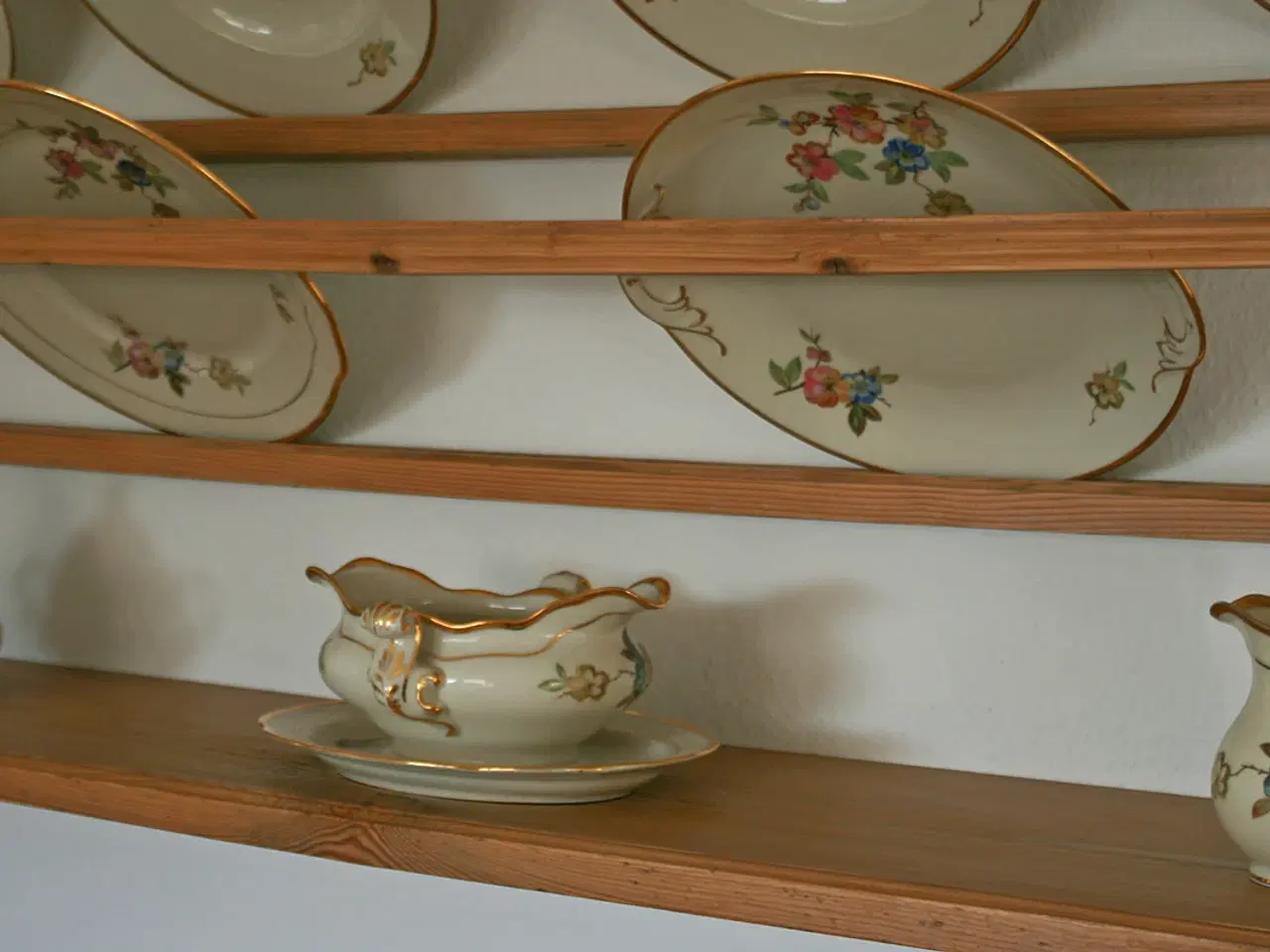 Billede 3 - Tallerkenrække i fin stand