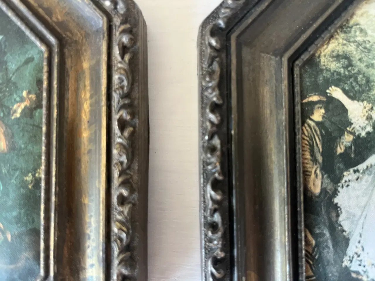 Billede 2 - 2 mindre ældre stof/silketryk i messing rammer