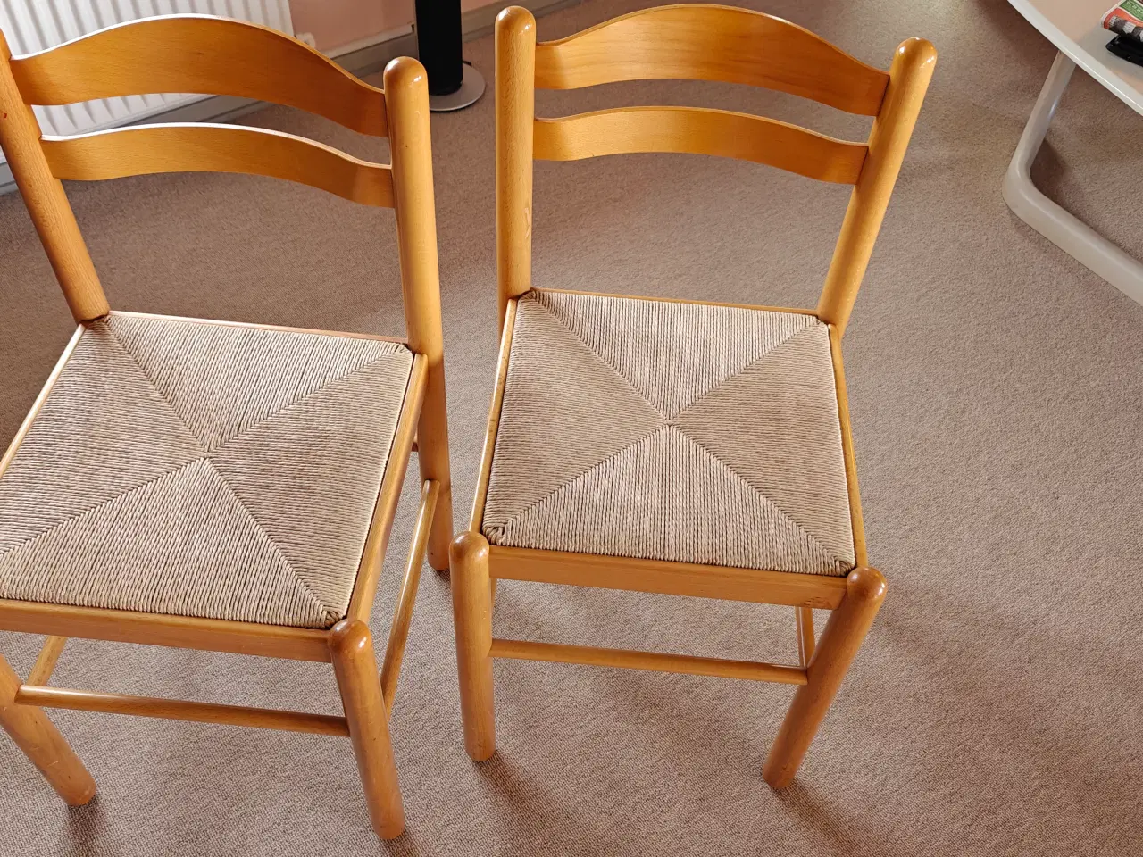 Billede 1 - Kompakte spisebordsstole med flet sæde