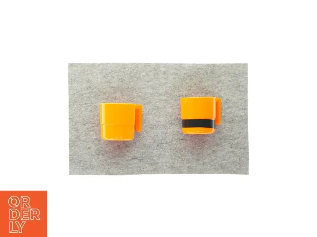 Billede 2 - Plastikkopper (2 stk) (str. HØ 8 X 8 cm)