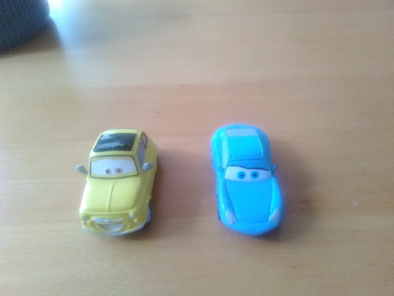 Billede 3 - Små  pixar cars legetøjsbiler