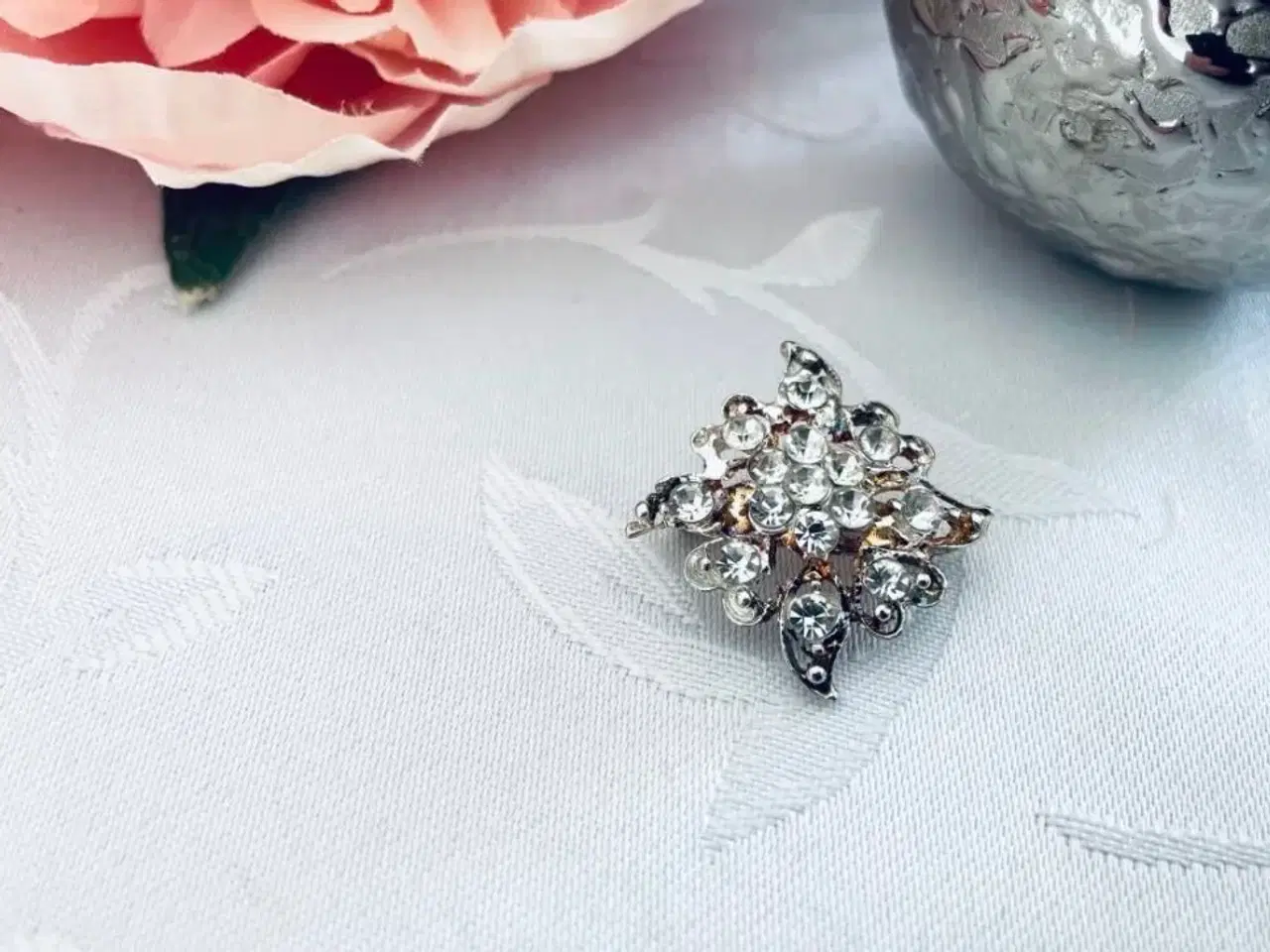 Billede 1 - Broche med Rhinsten evt. til et hobby projekt 