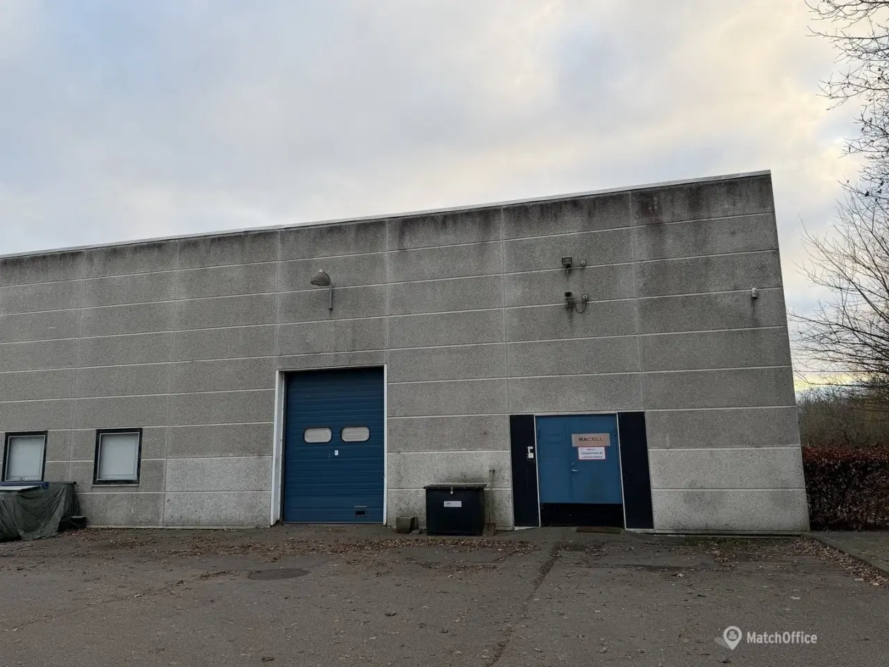 Billede 6 - 813 m² højloftet lagerhal på indhegnet grund