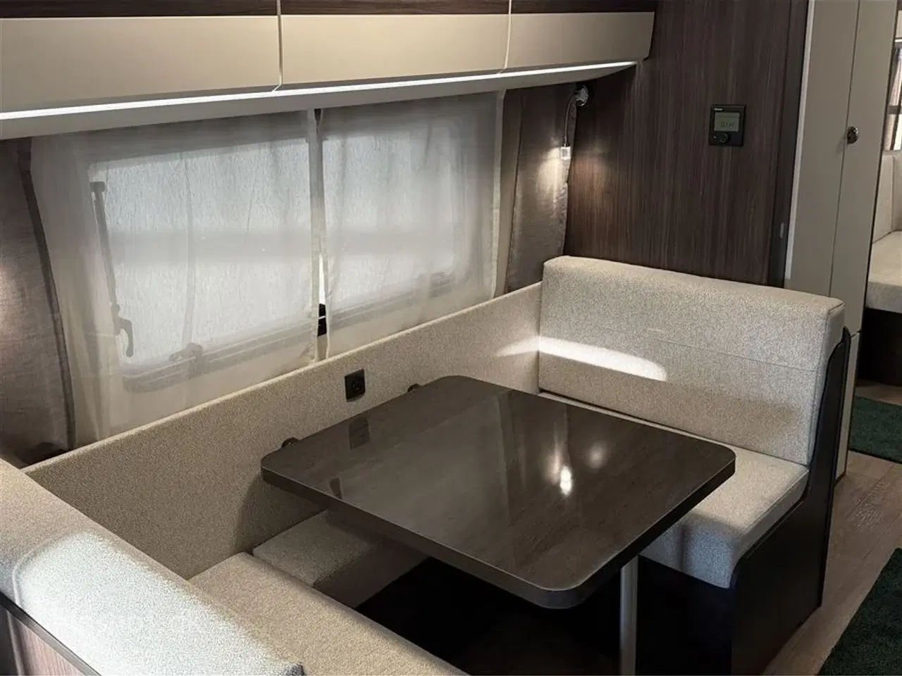 Billede 12 - 2026 - Hobby Prestige 720 UKFe   Hobby 720 UKFe med køjer og fransk dobbeltseng fra Hinshøj Caravan