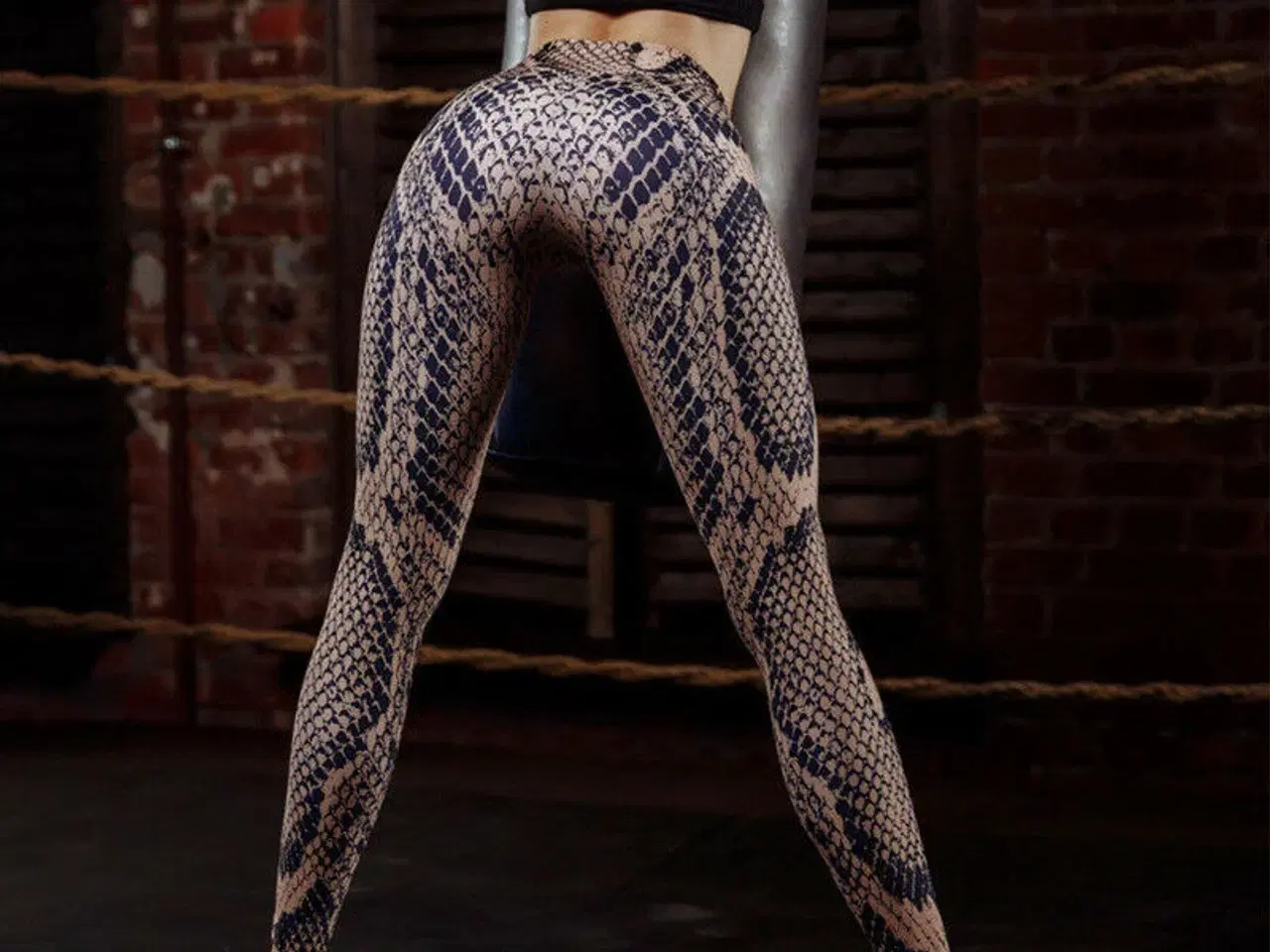 Billede 1 - Leggins str: Medium, med Cobra (snake)