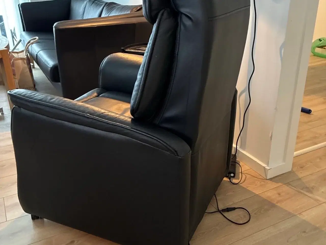 Billede 2 - Otiumstol/løftopstol i sort læder