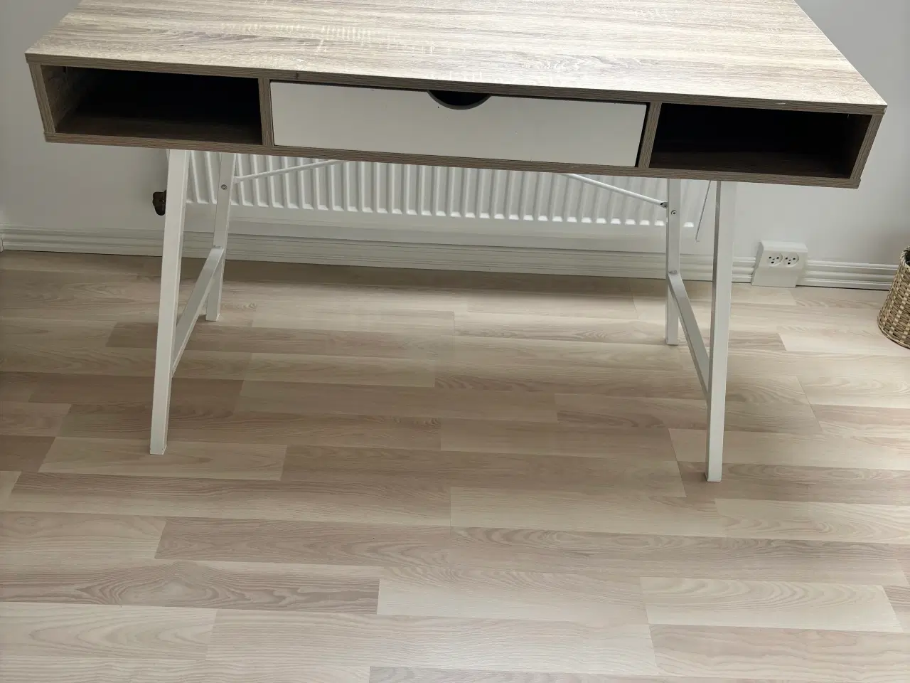 Billede 1 - Skrivebord 
