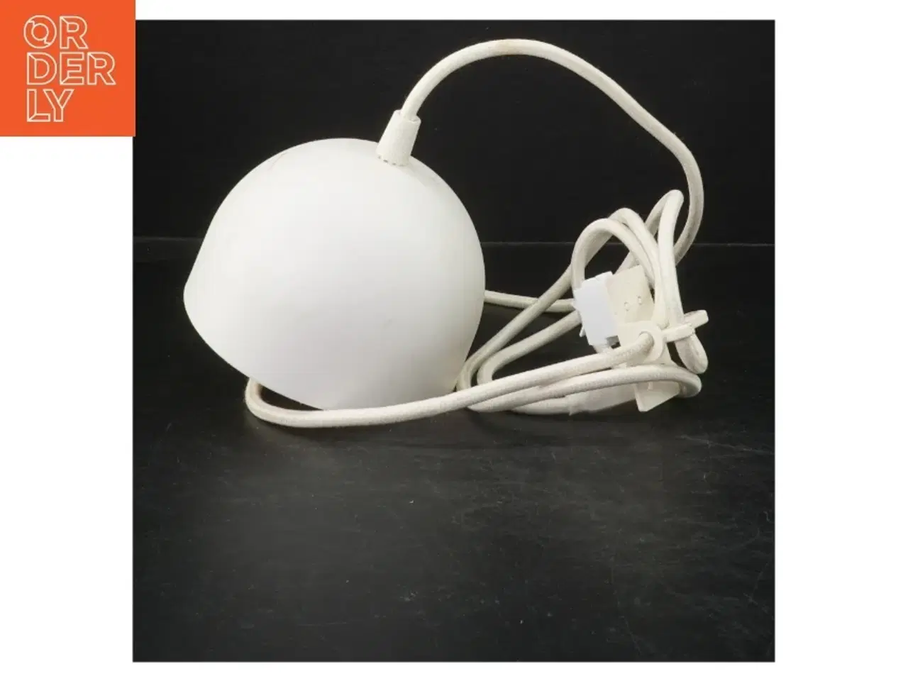 Billede 3 - Hvid loftlampe fra IKEA (str. Ø 12,5 cm)