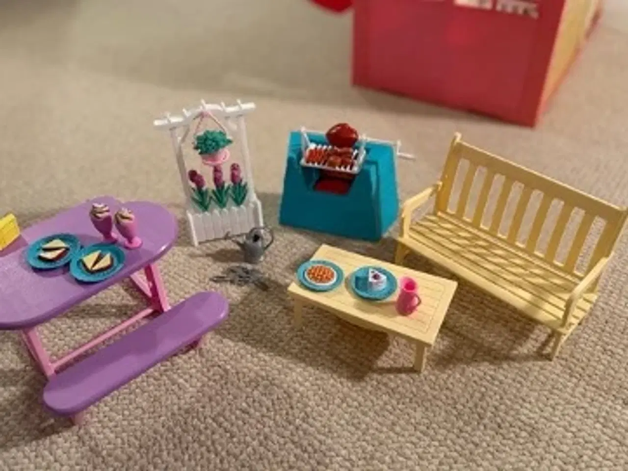 Billede 2 - Barbie - Spisestue, Picnic og Dagligstue