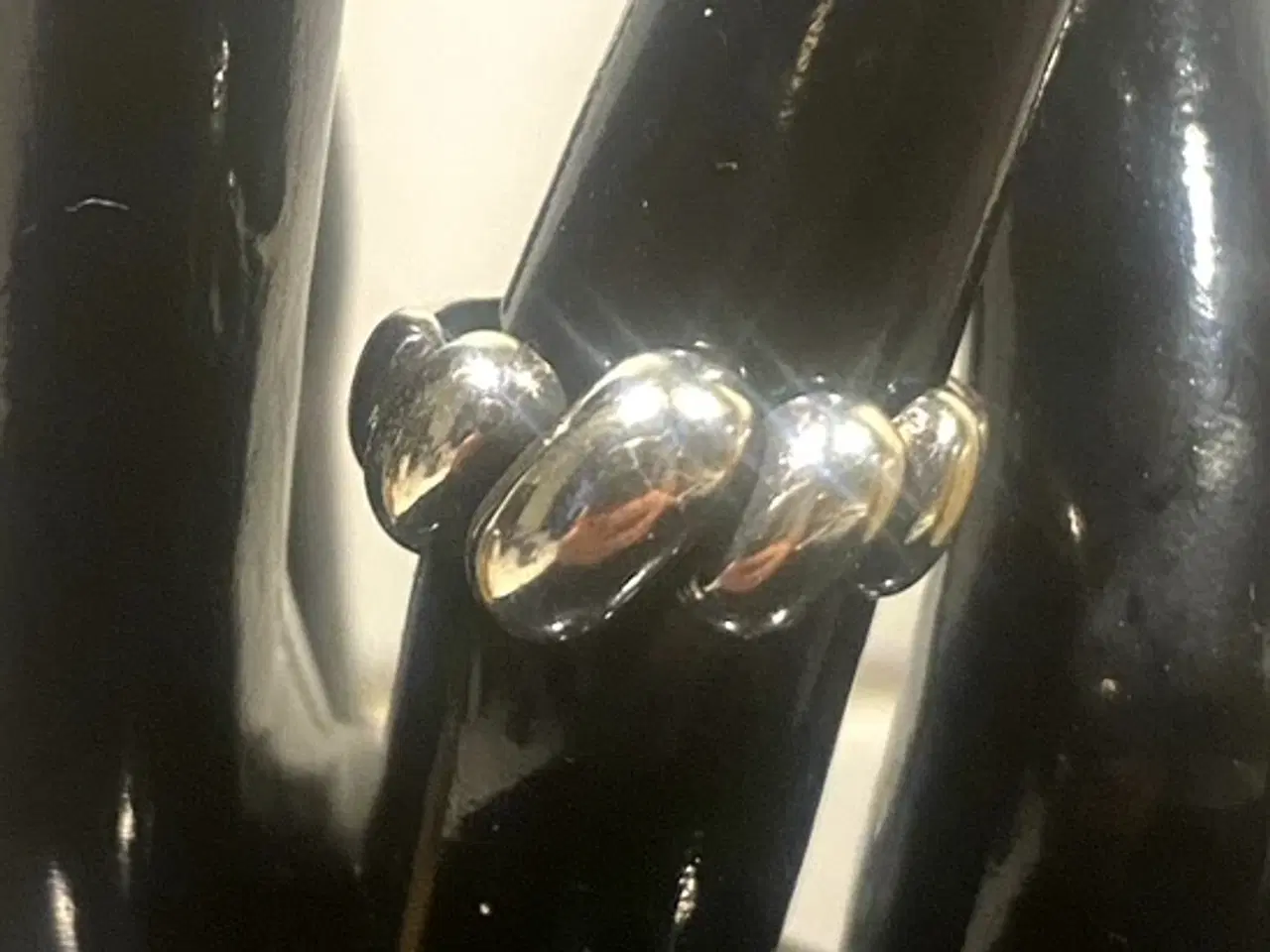 Billede 1 - * Sterlingsølv; Lækker riflet fingerring